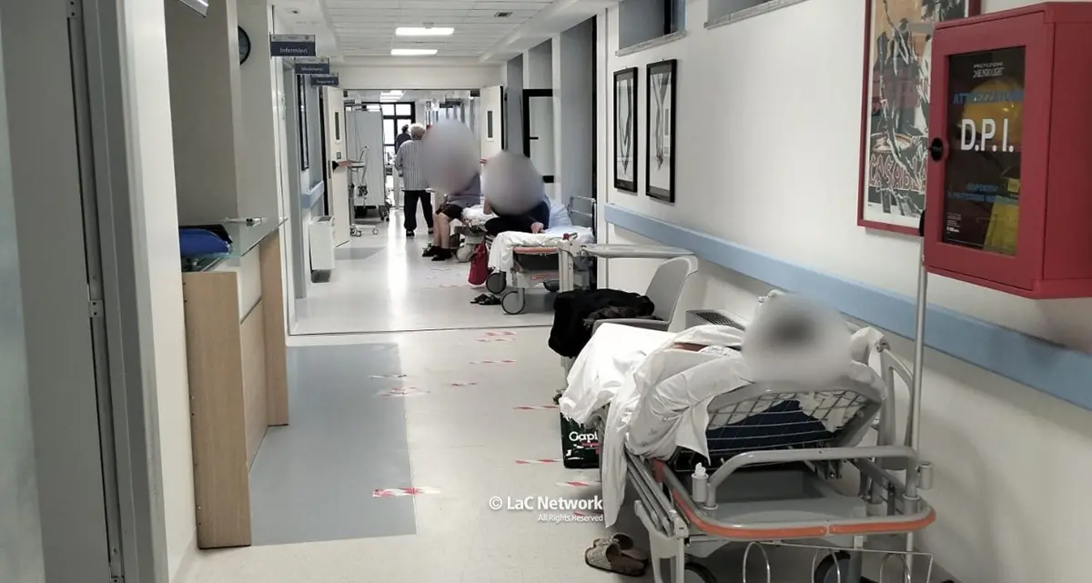 Pazienti stipati nei corridoi dell’ospedale prima dell’intervento al cuore, è emergenza sovraffollamento a Catanzaro\u00A0\n