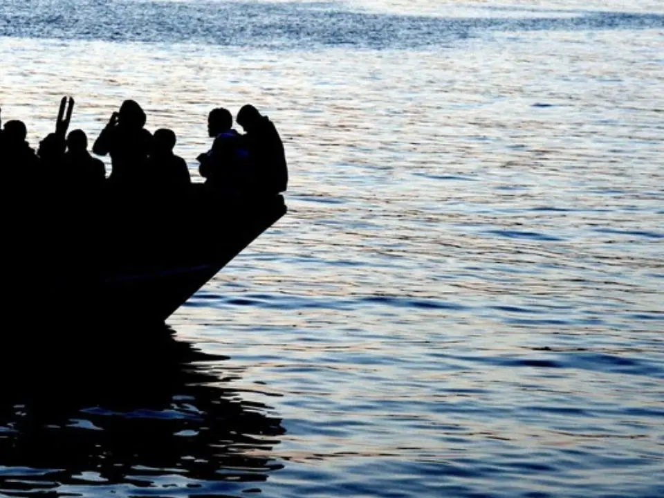 Sessantuno migranti a bordo di una barca a vela soccorsi al largo di Crotone