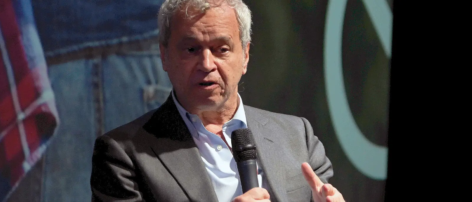 Braccio di ferro a La7, Mentana avverte Cairo: «Se non arriva la conferma entro giugno lascio il Tg»\n