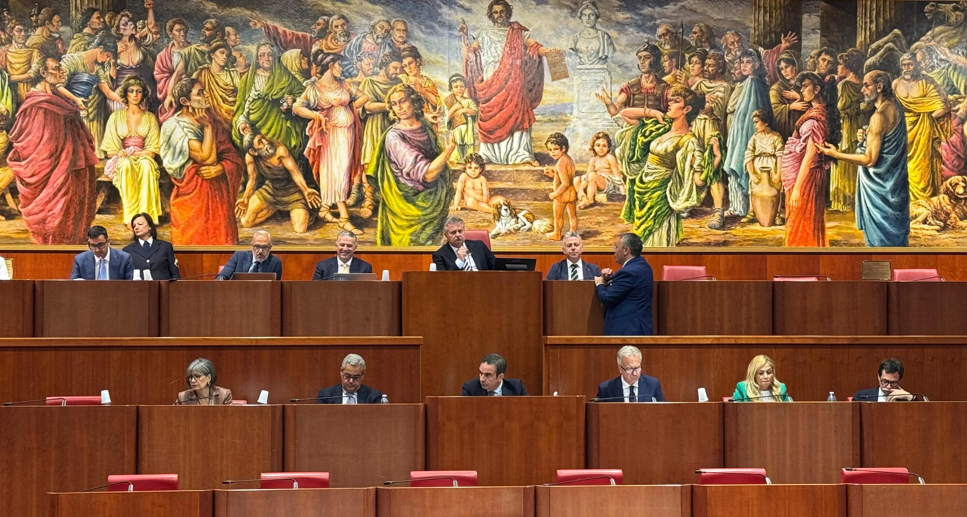 Occhiuto in Consiglio: «Uno shock scoprire di essere indagato. Spero di parlare con i magistrati agli inizi di luglio»\n
