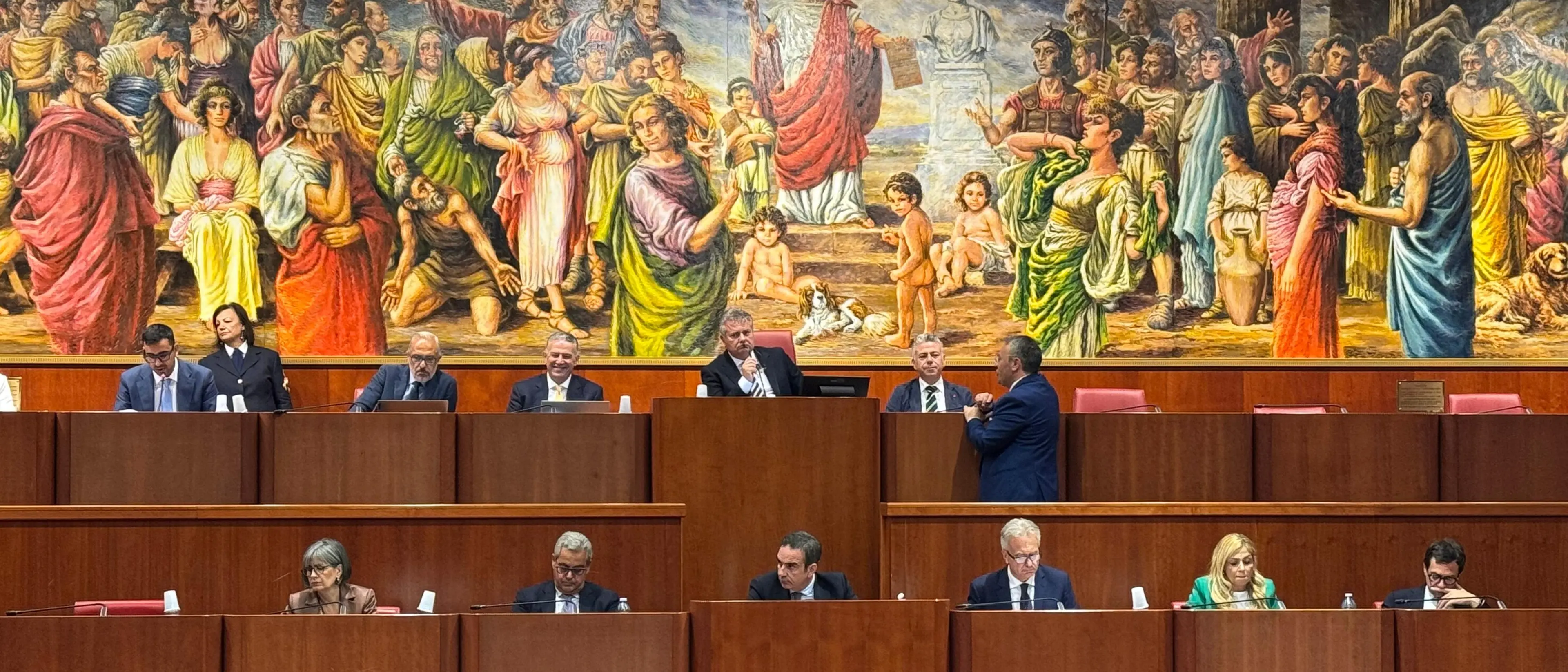 Occhiuto in Consiglio: «Uno shock scoprire di essere indagato. Spero di parlare con i magistrati agli inizi di luglio»\n