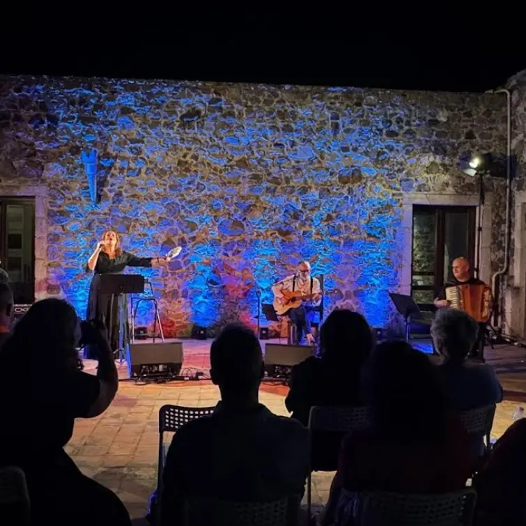 A Melicuccà arriva Calabria in fabula: il progetto di teatro itinerante che unisce arti sceniche, musica e fotografia\n