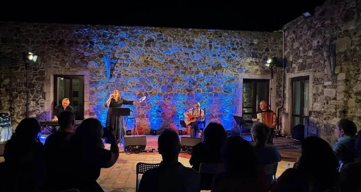 A Melicuccà arriva Calabria in fabula: il progetto di teatro itinerante che unisce arti sceniche, musica e fotografia\n