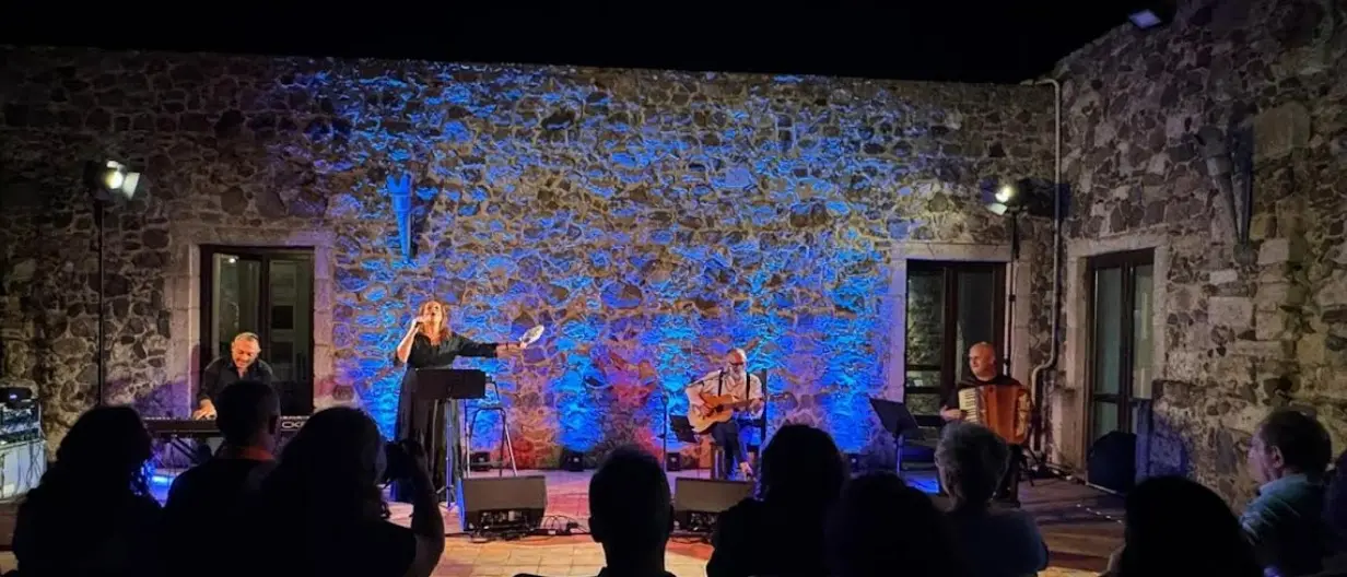 A Melicuccà arriva Calabria in fabula: il progetto di teatro itinerante che unisce arti sceniche, musica e fotografia\n