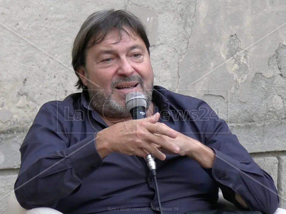 Sigfrido Ranucci contro la Rai: «Punito per aver difeso la libertà d’informazione». Ma Viale Mazzini smentisce