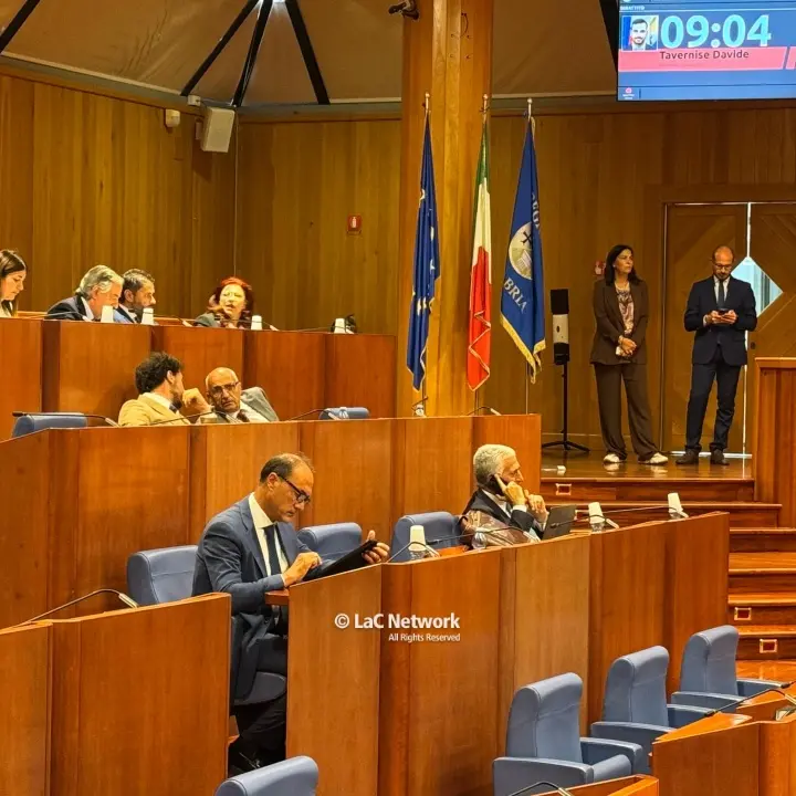 Violenza di genere, Consiglio regionale spaccato: la legge passa ma non ottiene l’unanimità\n