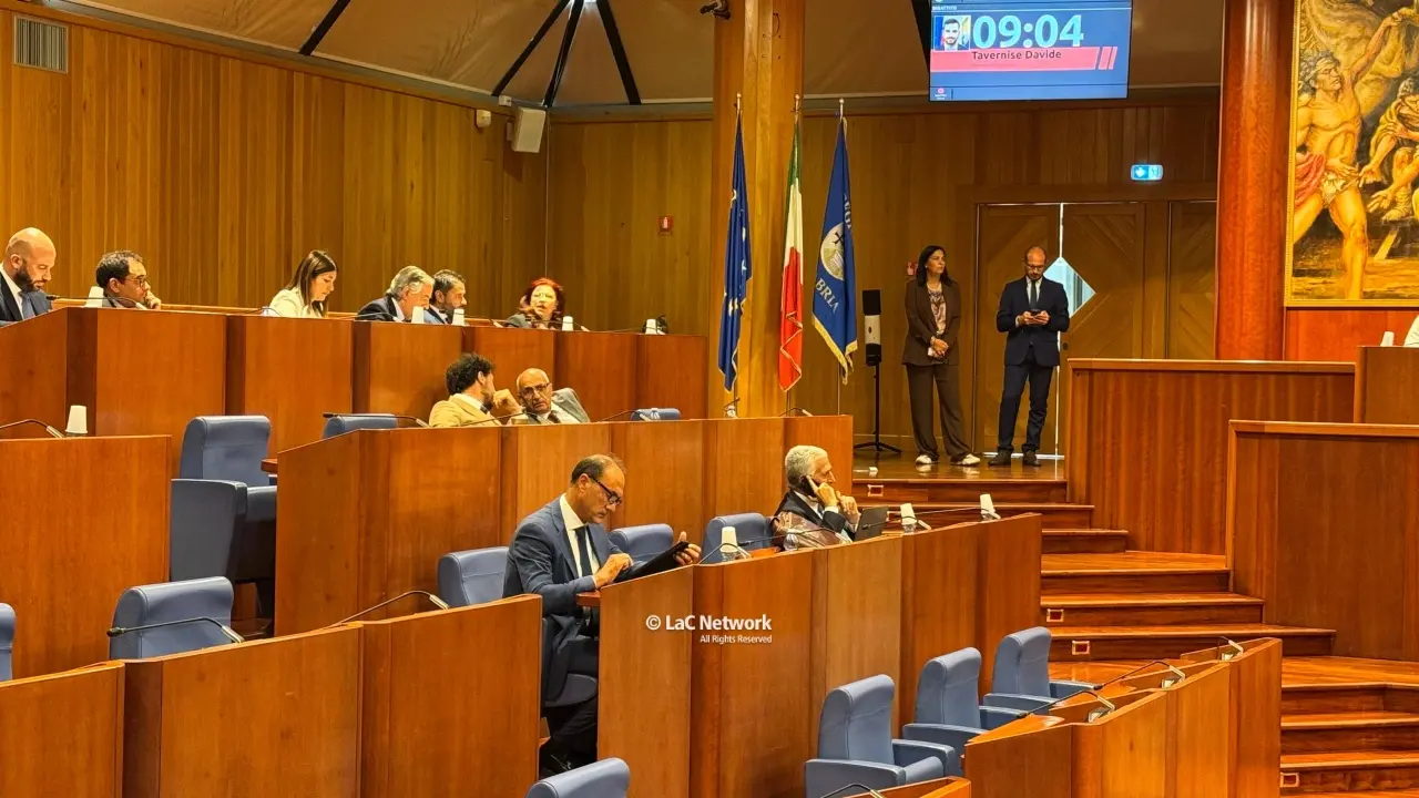 Violenza di genere, Consiglio regionale spaccato: la legge passa ma non ottiene l’unanimità\n