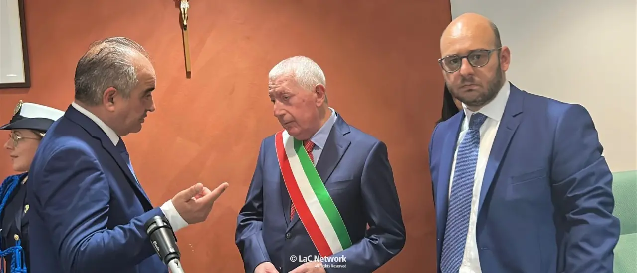 Rende, con il primo Consiglio comunale (ri)parte ufficialmente l’era Principe: «La questione sociale al centro»\n