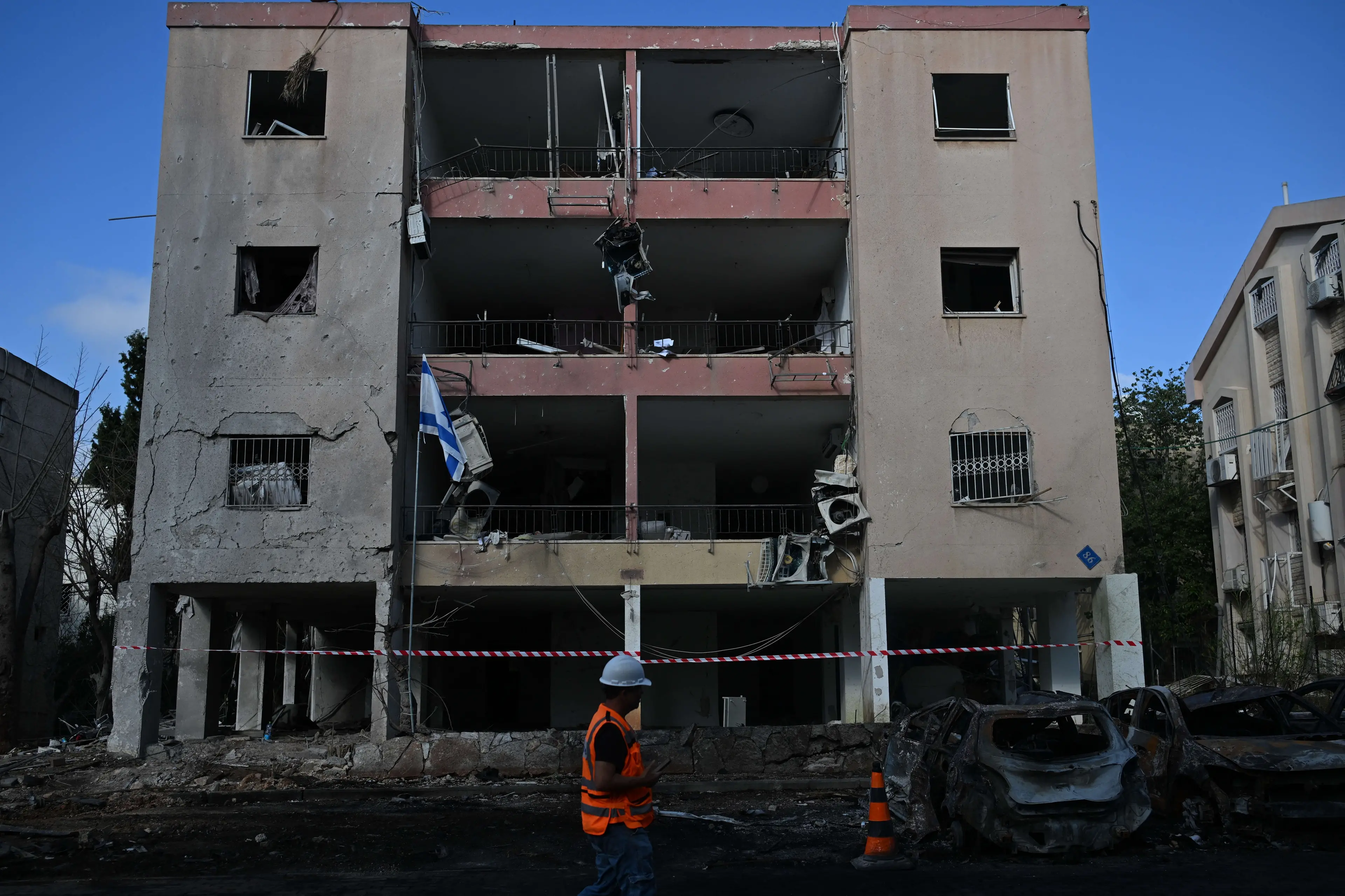 Israele e Iran, la guerra segreta senza tregua: spie, scienziati uccisi e attacchi sotto copertura\n