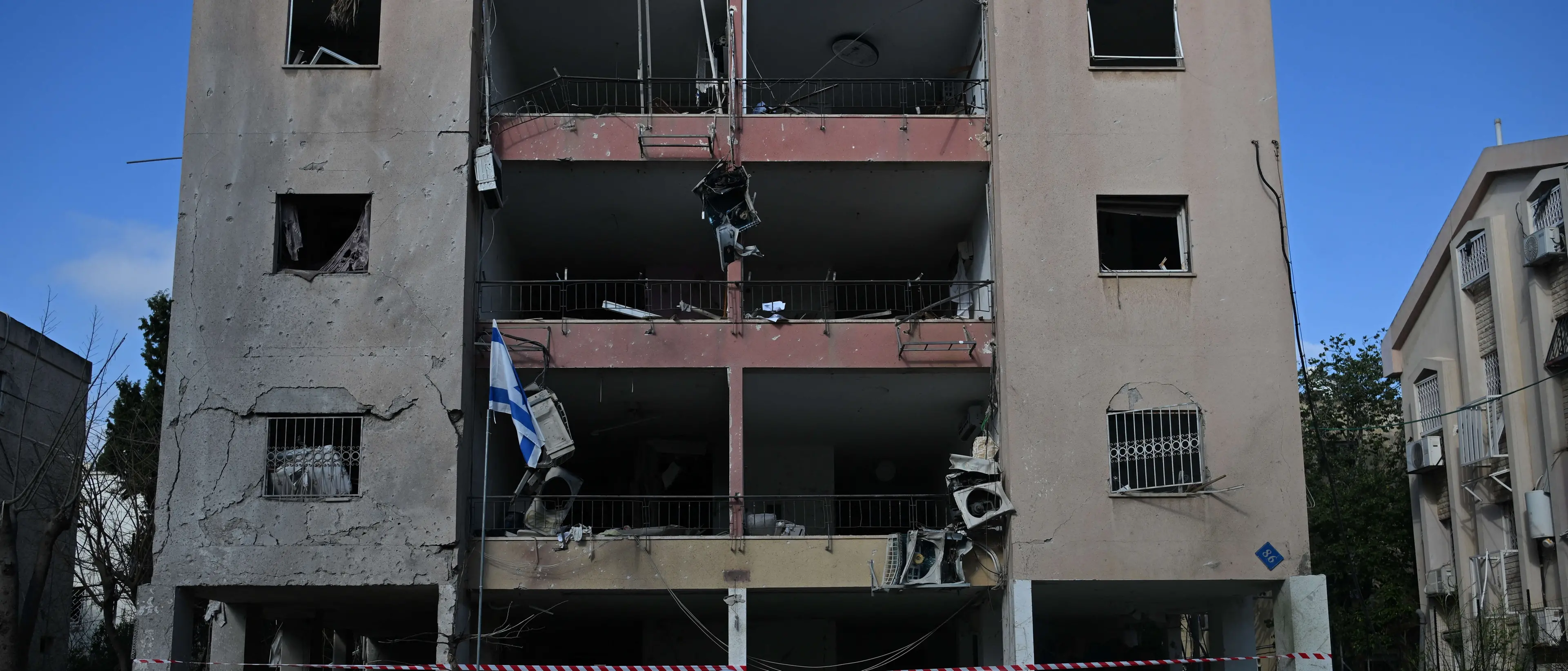 Israele e Iran, la guerra segreta senza tregua: spie, scienziati uccisi e attacchi sotto copertura\n