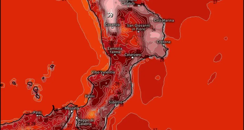Calabria nella morsa del caldo africano:\u00A0temperature vicine ai 40 gradi, l’afa soffoca coste e pianure interne\n