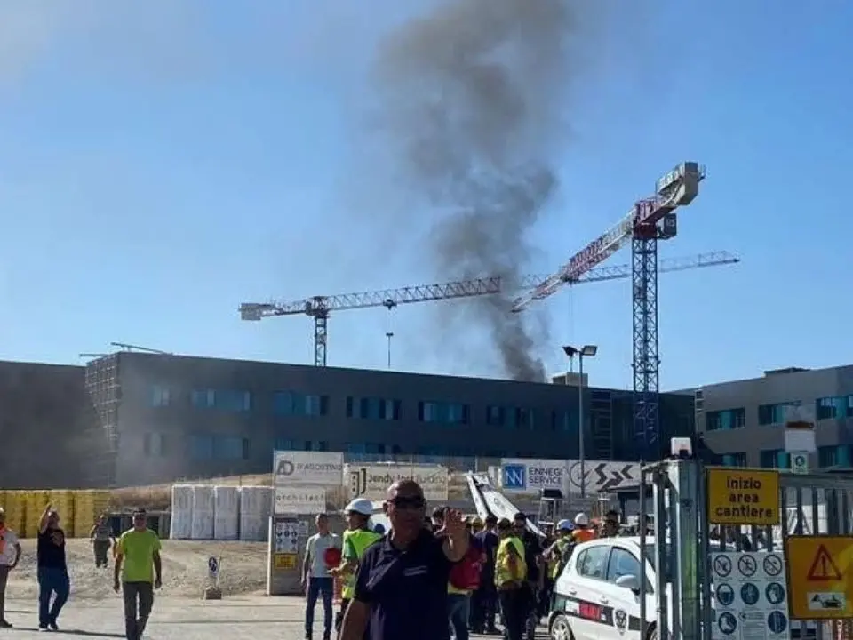 Nuovo incendio nel cantiere dell’ospedale della Sibaritide: si rafforza l’ipotesi dolosa