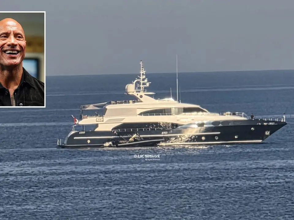 Le star di Hollywood scelgono la Calabria, il super yacht di “The Rock” avvistato a Le Castella