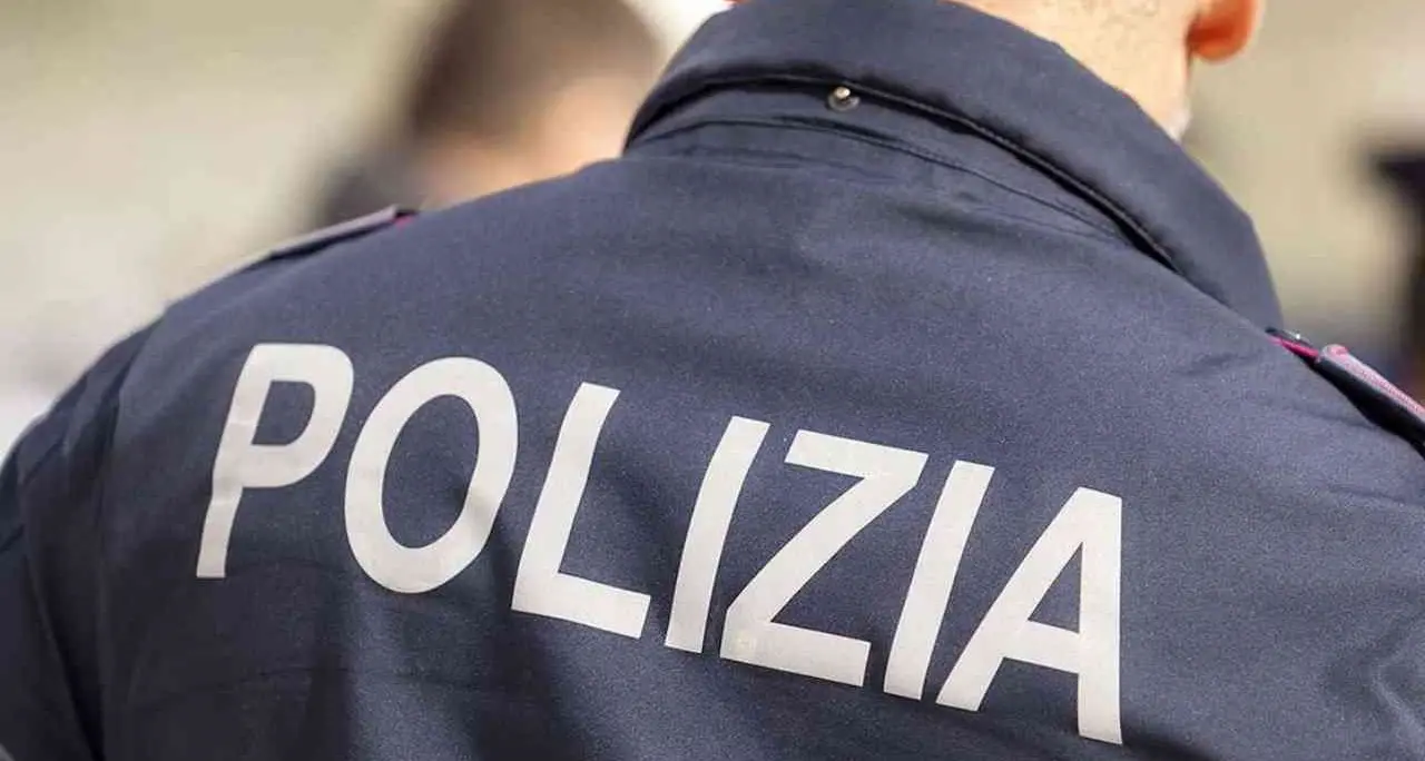 Aggredisce, rapina e sequestra un parroco dopo averlo attirato a casa con la scusa di una benedizione: arrestato\n