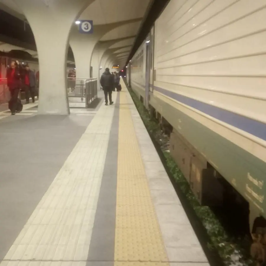 Cosenza, lite tra un dirigente e un capotreno a Napoli: Lupi bloccati