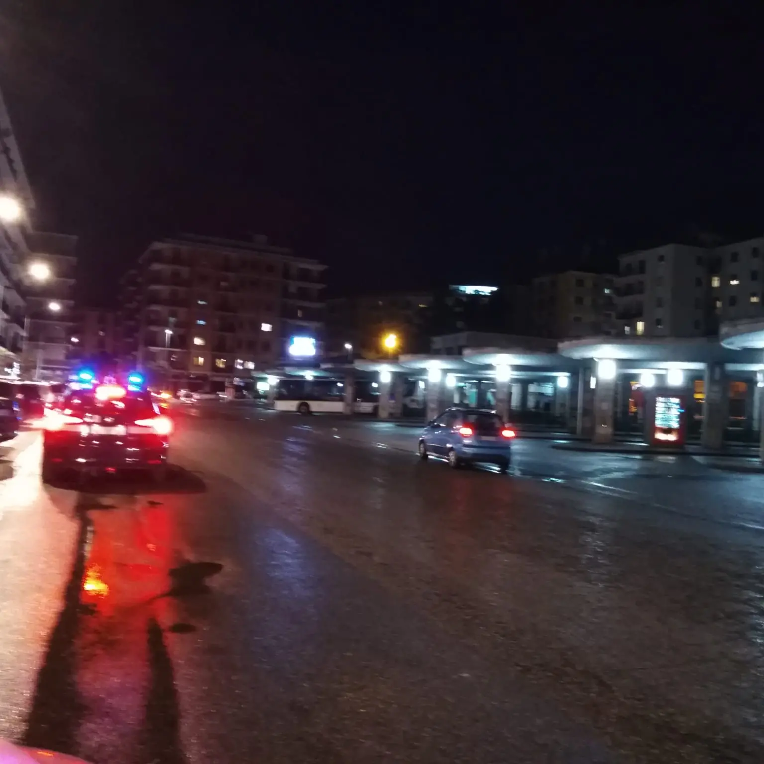 Autostazione di Cosenza, il grido dei commercianti: «Qui ci scappa il morto»