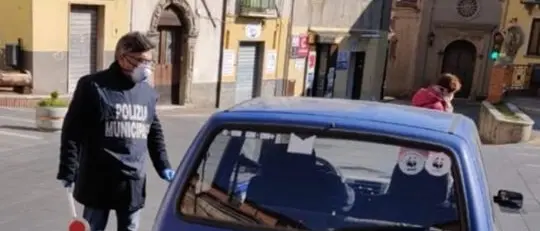 Fagnano, sindaco in strada a controllare chi va in giro