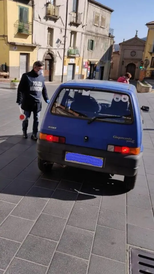 Fagnano, sindaco in strada a controllare chi va in giro