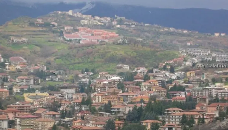 Castrolibero, riprendono alcuni servizi pubblici. Chiusi ancora i parchi
