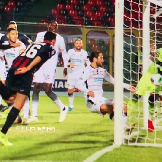 Cosenza-Crotone, altro caso Muntari. Derby a Stroppa, rabbia Braglia (0-1)