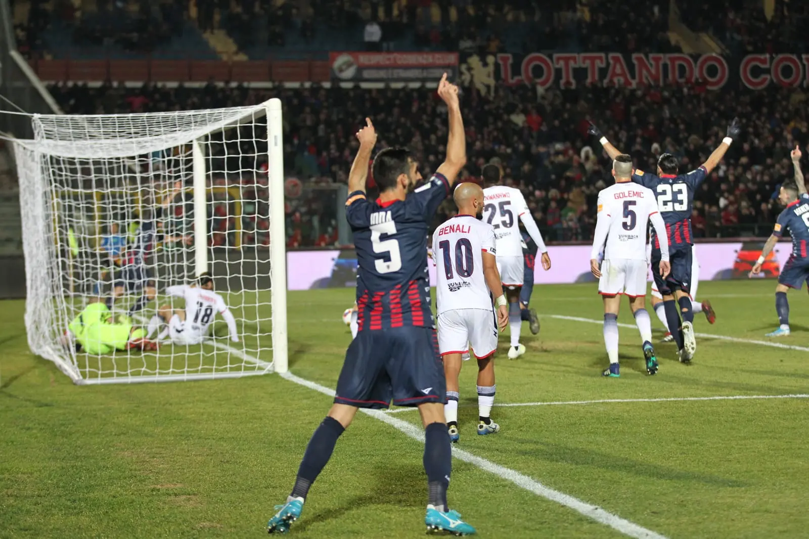 Serie B ogni 3 giorni. C'è una sola strada in caso di ripresa del campionato