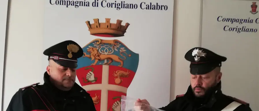 Tenta di uccidere il padre con un coltello, arrestato dai carabinieri