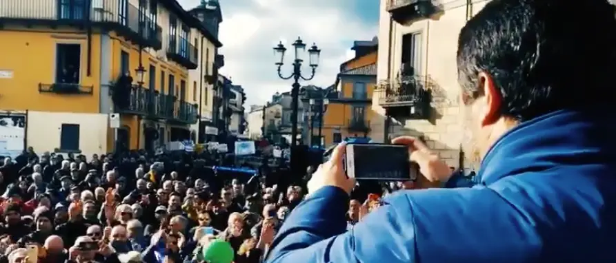 Salvini a Serra San Bruno tra Regionali e le accuse di spaccio a un tunisino