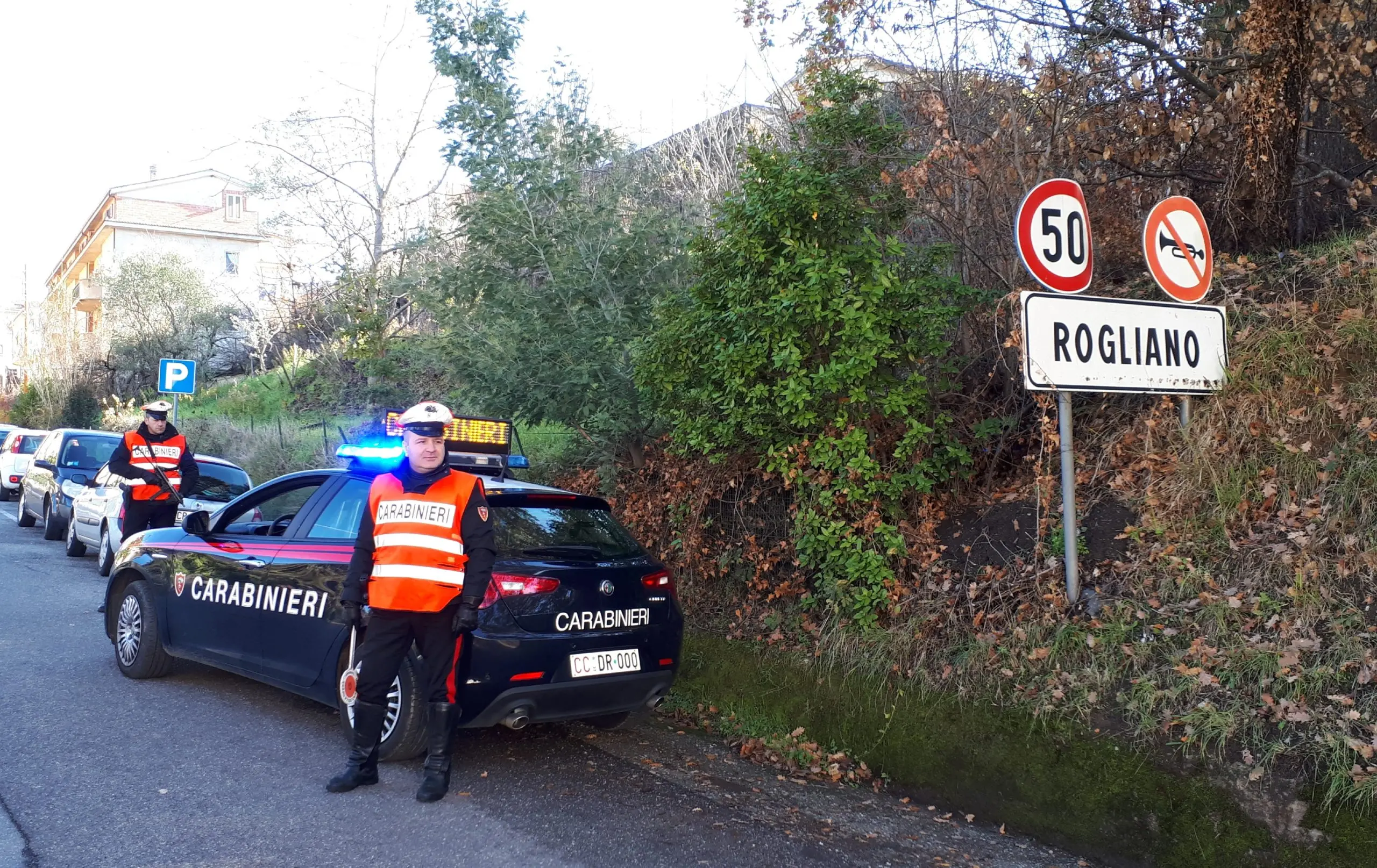 Molesta coppia all'uscita del supermercato, arrestato un 19enne