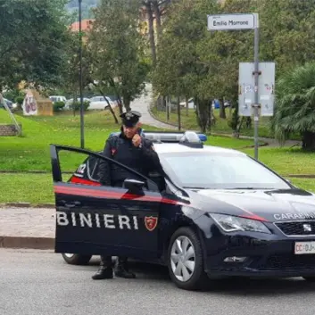 Contraffazione, sequestrati capi di abbigliamento: una denuncia