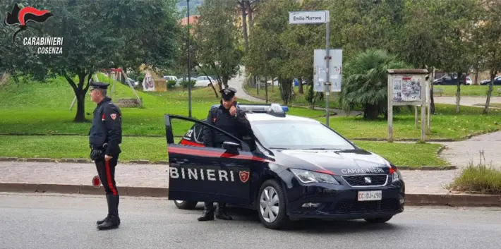 Contraffazione, sequestrati capi di abbigliamento: una denuncia