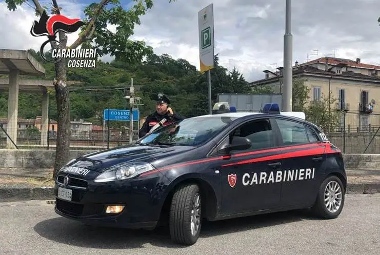 Cosenza, un chilo di marijuana nel trolley: arrestato 19enne