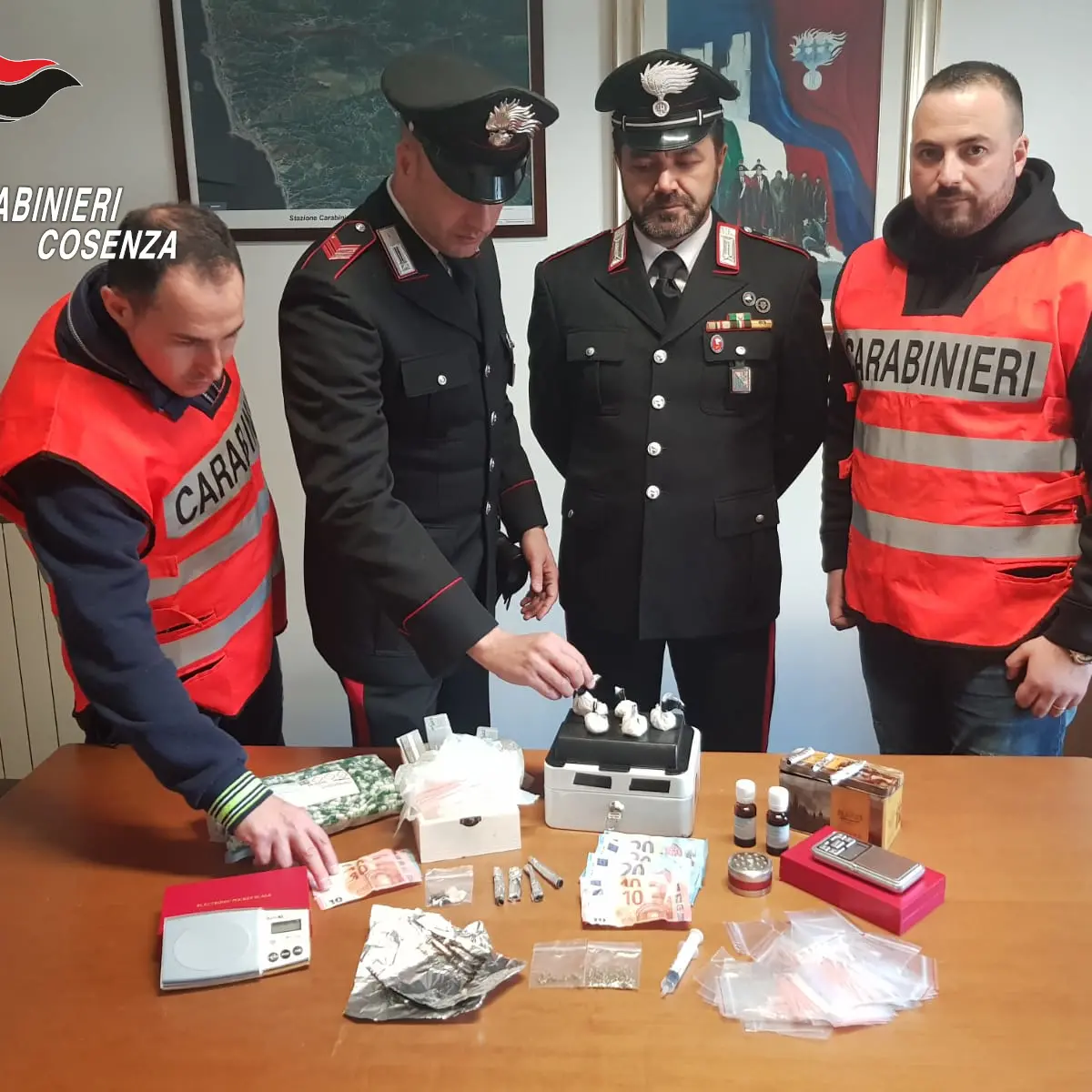 Eroina in casa, carabinieri arrestano incensurato di Diamante