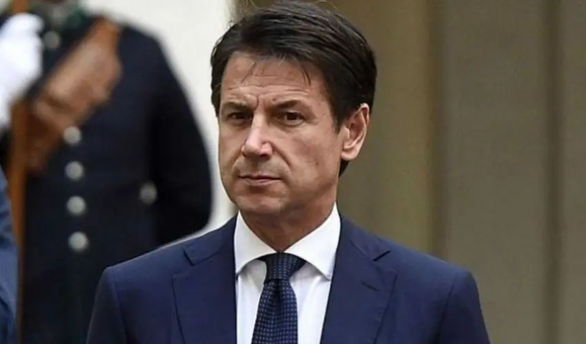 Coronavirus, Conte: «Chiuse le fabbriche non essenziali in tutta Italia»