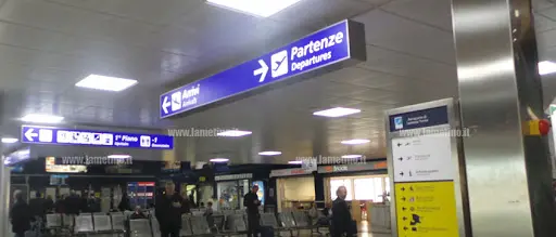 Coronavirus, il racconto: «Zero controlli all'aeroporto di Lamezia Terme»