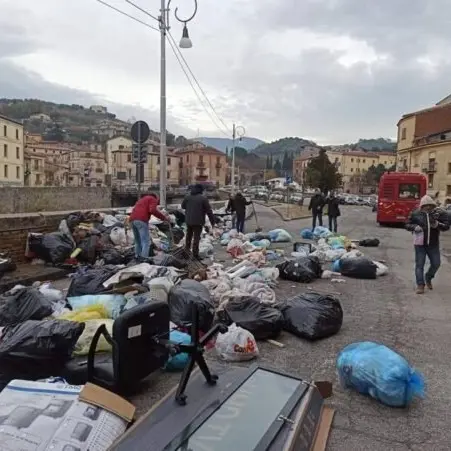 Rifiuti, Cosenza pronta a sbloccare i fondi