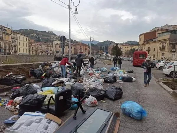 Rifiuti, Cosenza pronta a sbloccare i fondi