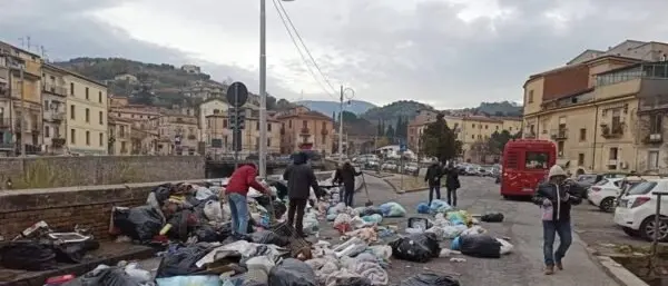 Rifiuti, Cosenza pronta a sbloccare i fondi