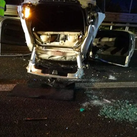 Auto si ribalta sull'Autostrada A2 del Mediterraneo: due feriti