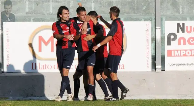 Il Cosenza passeggia contro il Savoia. Nel 5-1 segnano tutti