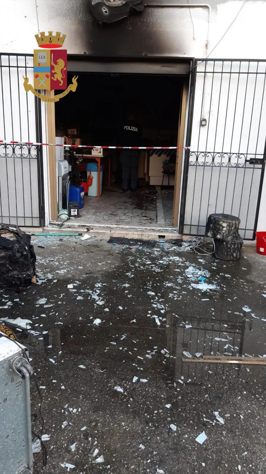 Tenta di uccidere moglie e figli, scappando in Brasile: un fermo a Paola
