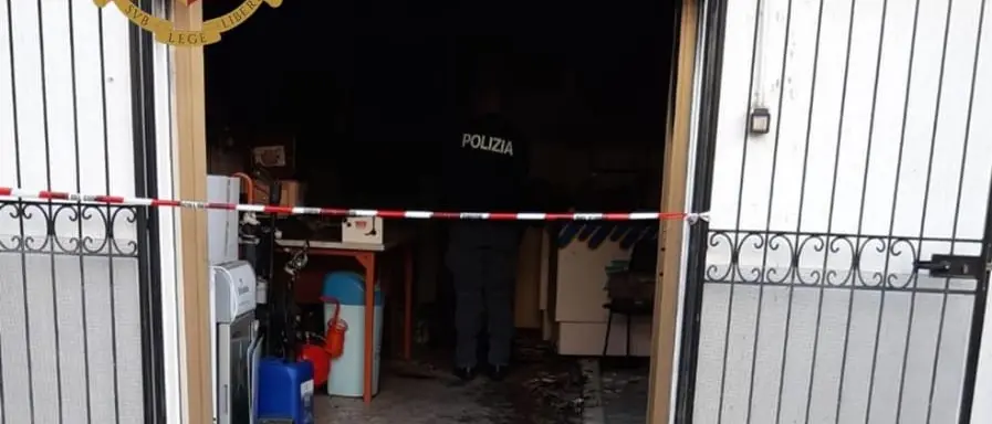 Tenta di uccidere moglie e figli, scappando in Brasile: un fermo a Paola