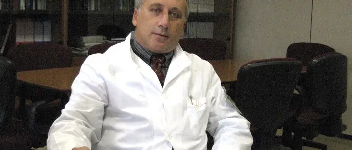 AstraZeneca, Arnaldo Caruso: \"Efficace e sicuro, ma evitarlo nei giovani\"