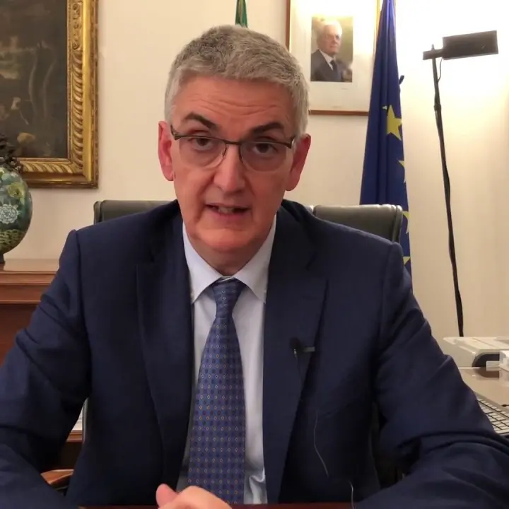 «Si rischia epidemia fuori controllo». In Calabria indice Rt sotto l'1 | CONTE FIRMA IL NUOVO DPCM