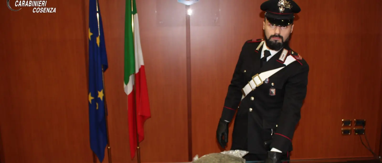 Blitz a Cosenza, Nucleo Investigativo trova oltre un chilo e mezzo di droga