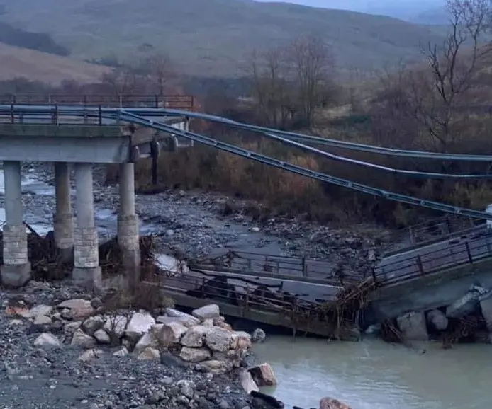 Crolla un nuovo viadotto in Italia: colpita la provincia di Siena