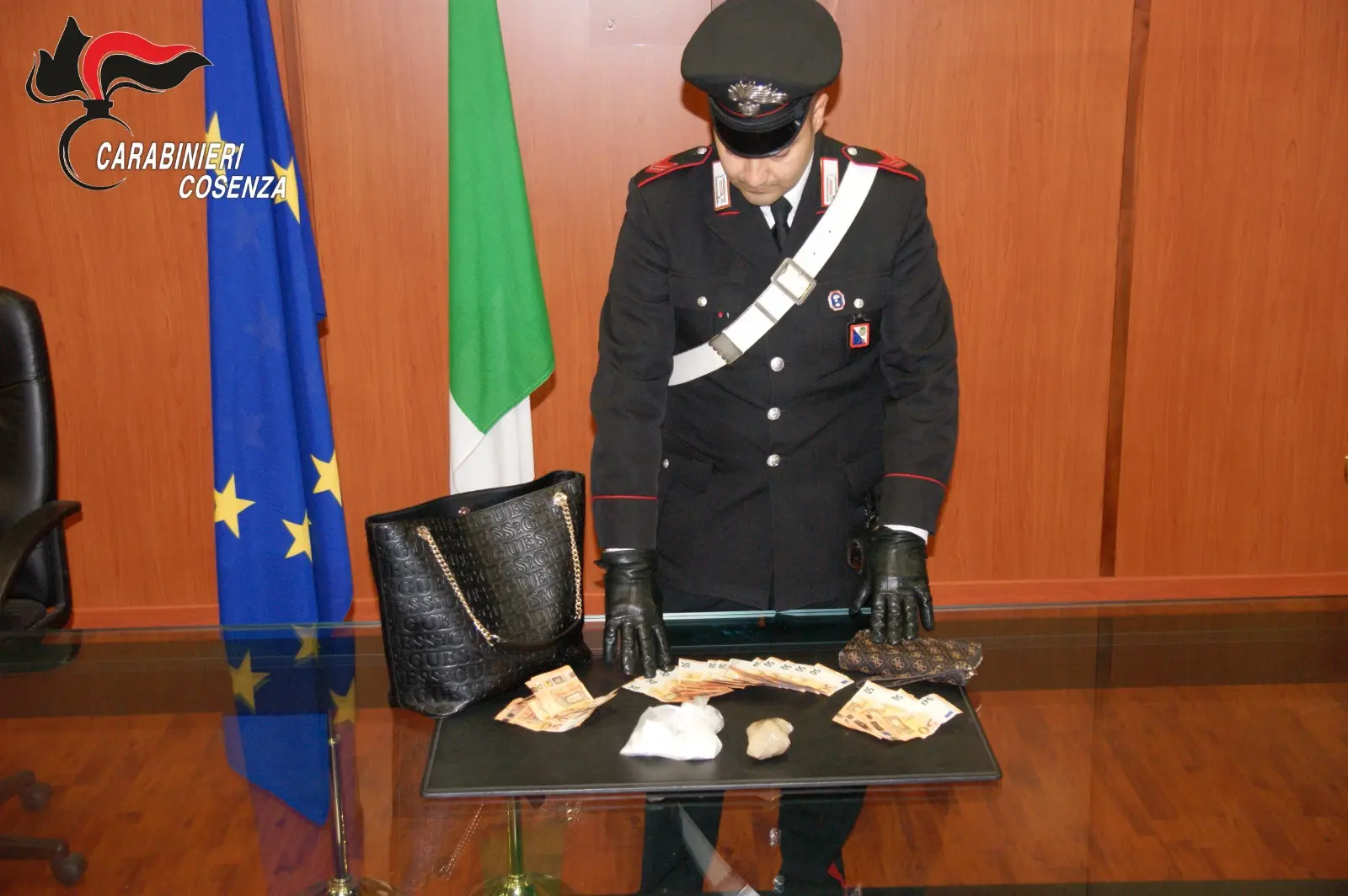 Aveva quasi 200 grammi di cocaina, arrestata una donna