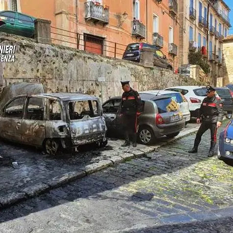 Individuati i tre presunti autori dell'incendio nel cuore di Cosenza