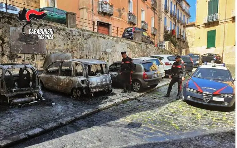 Individuati i tre presunti autori dell'incendio nel cuore di Cosenza