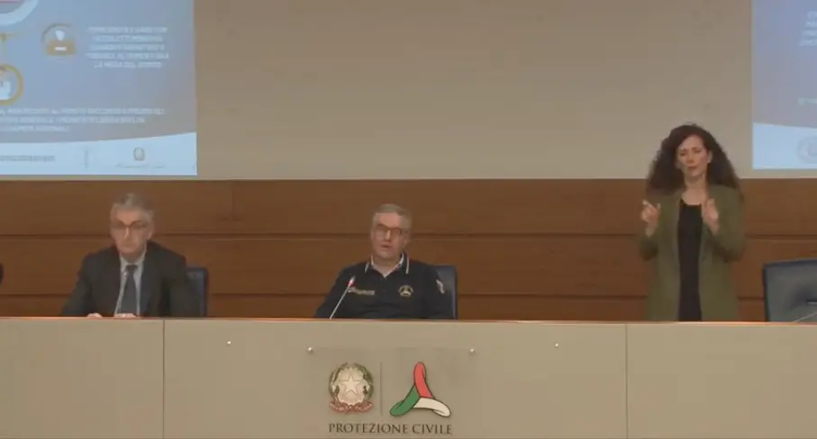 L'Istituto Superiore di Sanità: «Curva epidemica in crescita, state a casa»