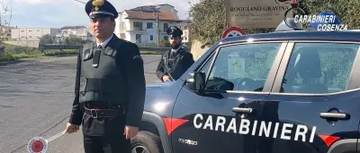 Rubano in casa e la incendiano: tre arresti a Roggiano Gravina
